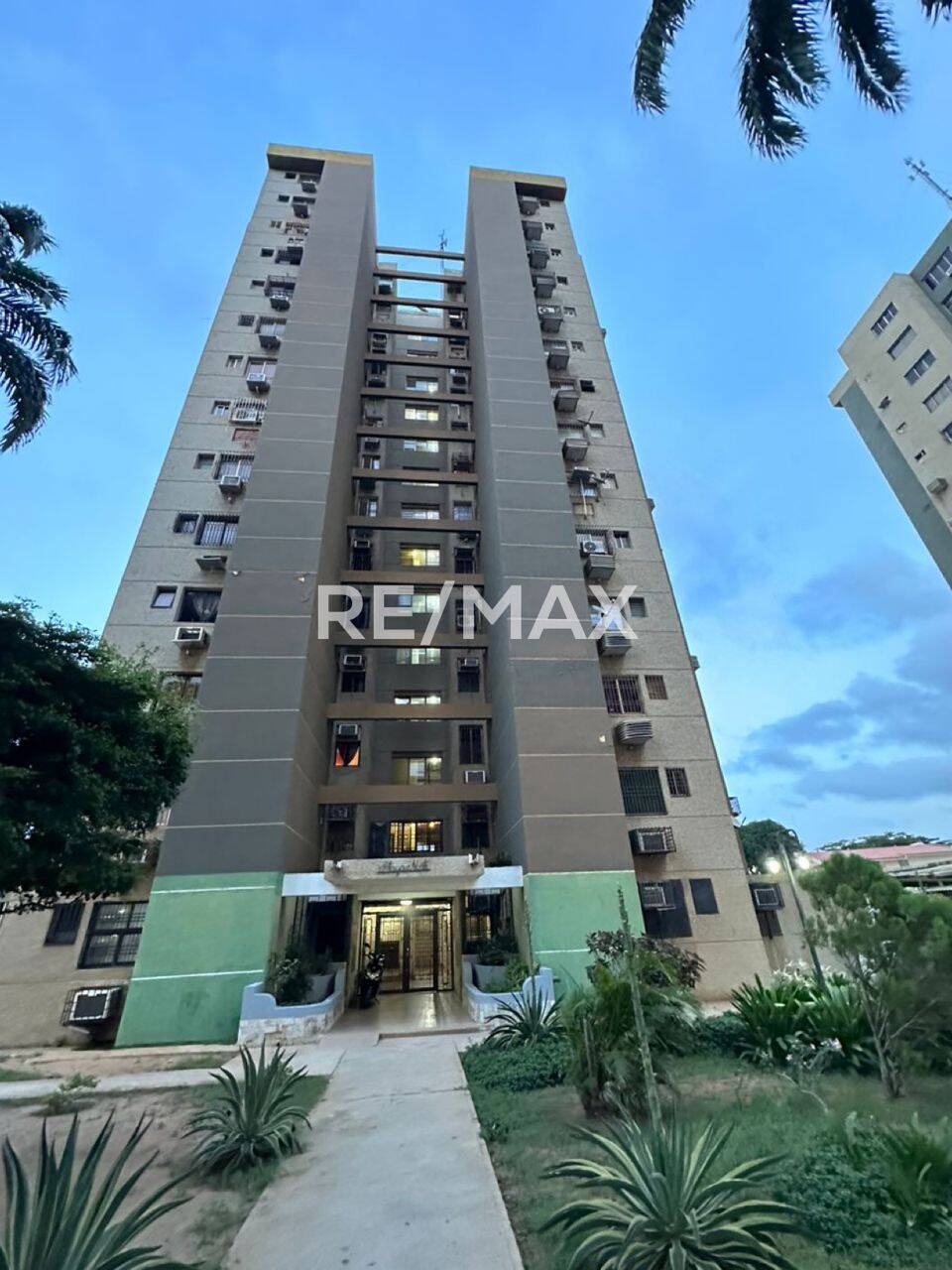 #2020 - Apartamento para Venta en Maracaibo - V