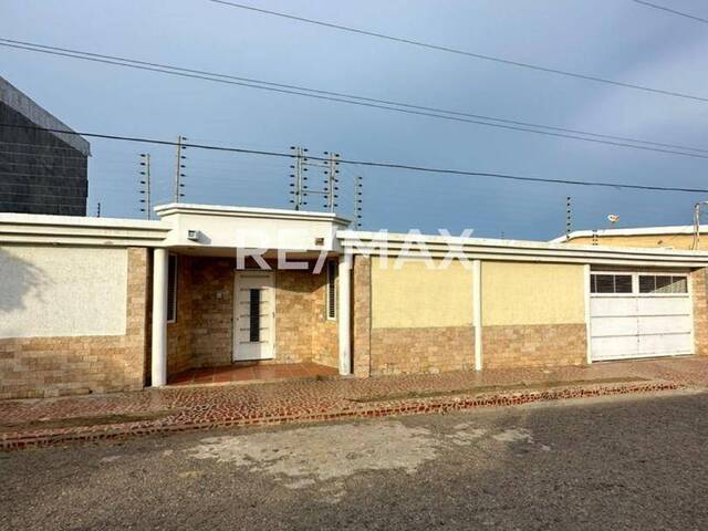 #1677 - Casa para Venta en Maracaibo - V