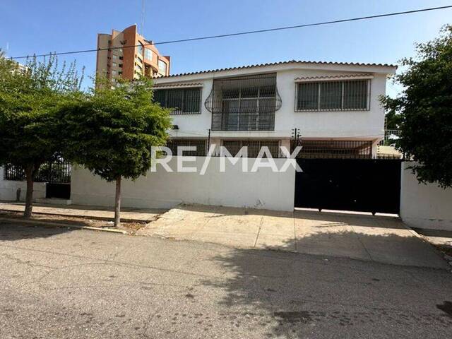 #2371 - Casa para Alquiler en Maracaibo - V